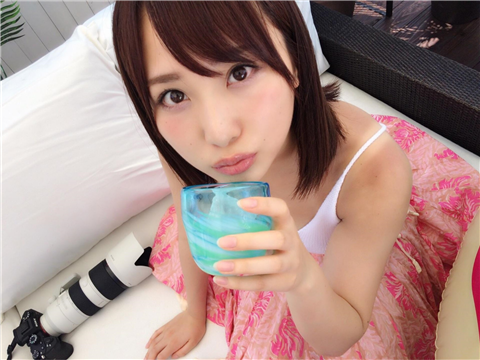 【AKB48】高橋朱里の日焼け跡オフショットがエロい！