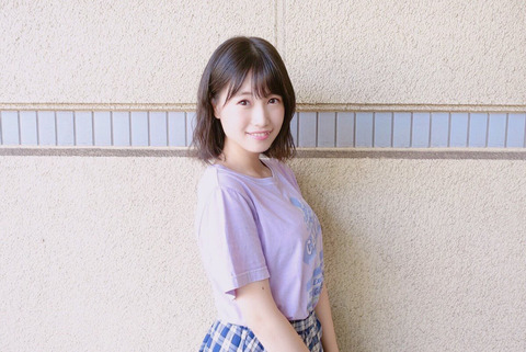 【画像】横からのおっぱいの膨らみって良いですよね(;´Д`)